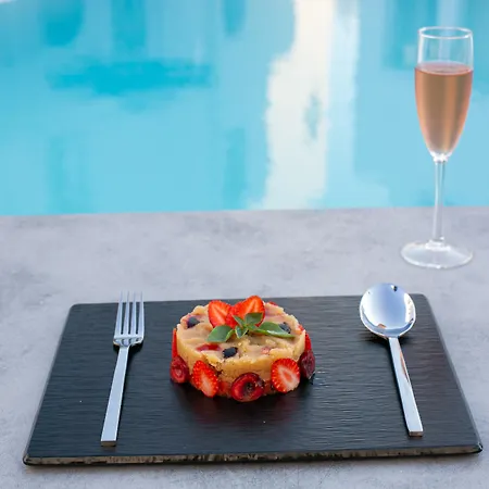 Kallos Imar Boutique 4* Messaria (Santorini)